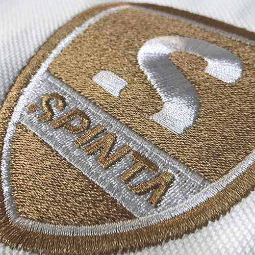 bordados personalizados en polos corporativos